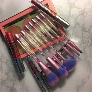 Very beautiful and cute makeup brushes 💕